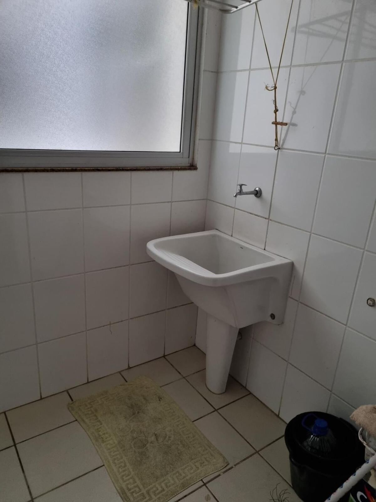 - 3 Quartos, 1 Suite, 1 Vaga Portaria 24hrs * Guarapari
