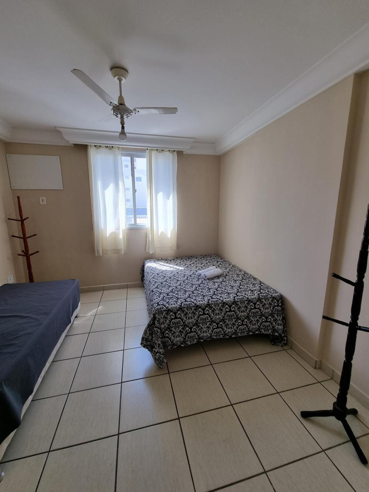 - 3 Quartos, 1 Suite, 1 Vaga Portaria 24hrs Guarapari